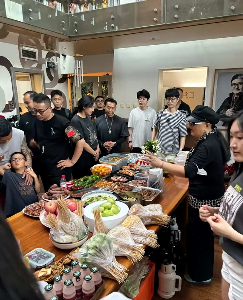刘欢去世5天,高晓松揭三里屯饭局内情
