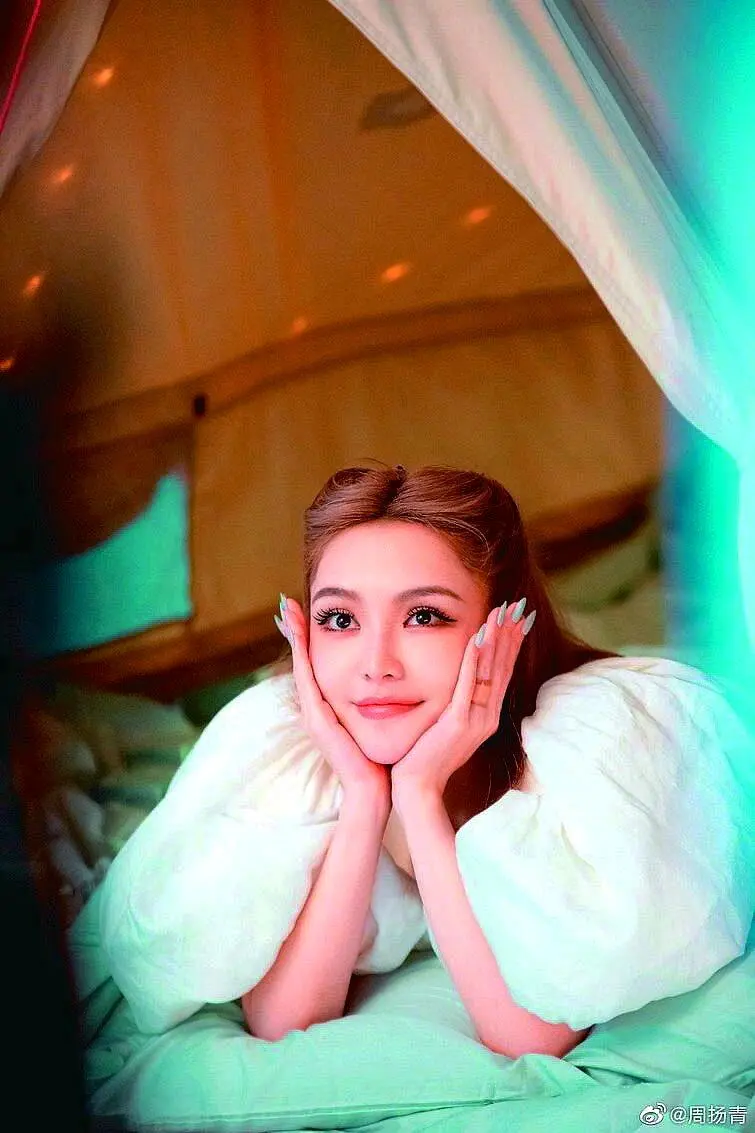 周扬青爆“医美后遗症大爆发” 亲口认了脸部馒化