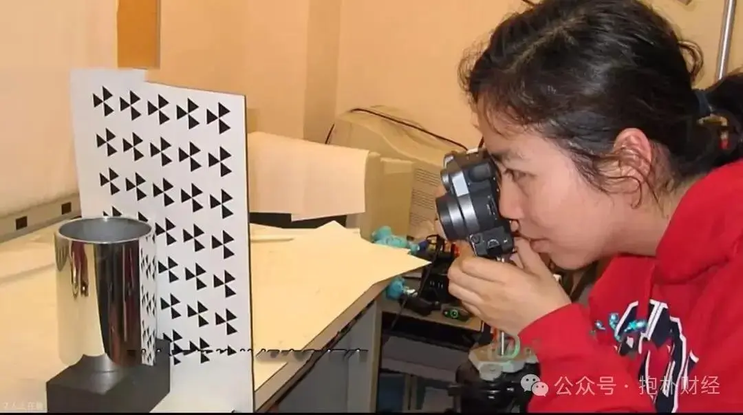 李飞飞当年一家人只睡一间房，如今公司卖了550亿