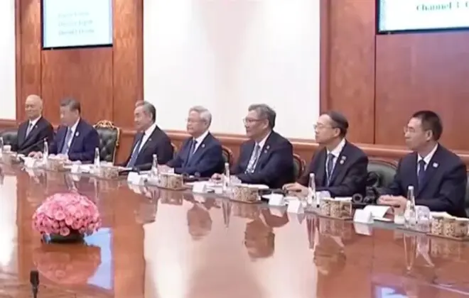 习近平身边“神秘中山装男”，身份泄底了