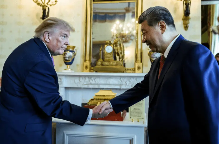 多图！白宫公布习特会官方照  习赠金色“太和殿模型”