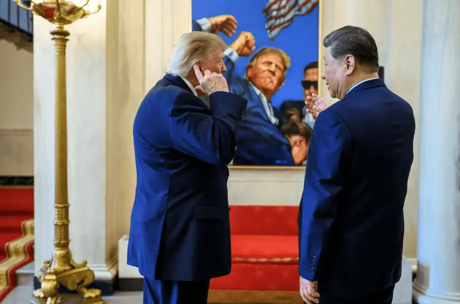 多图！白宫公布习特会官方照  习赠金色“太和殿模型”