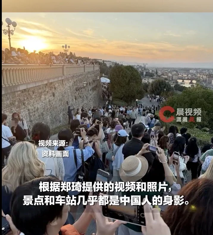 意大利广场公交挤满中国人 查票员都无法上车