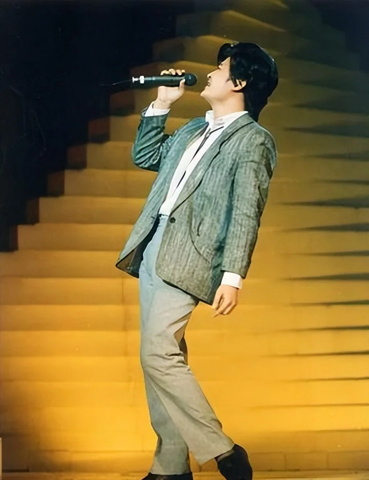 又被看哭!刘欢1991年赈灾义演险晕倒