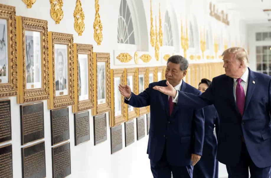 多图！白宫公布习特会官方照  习赠金色“太和殿模型”