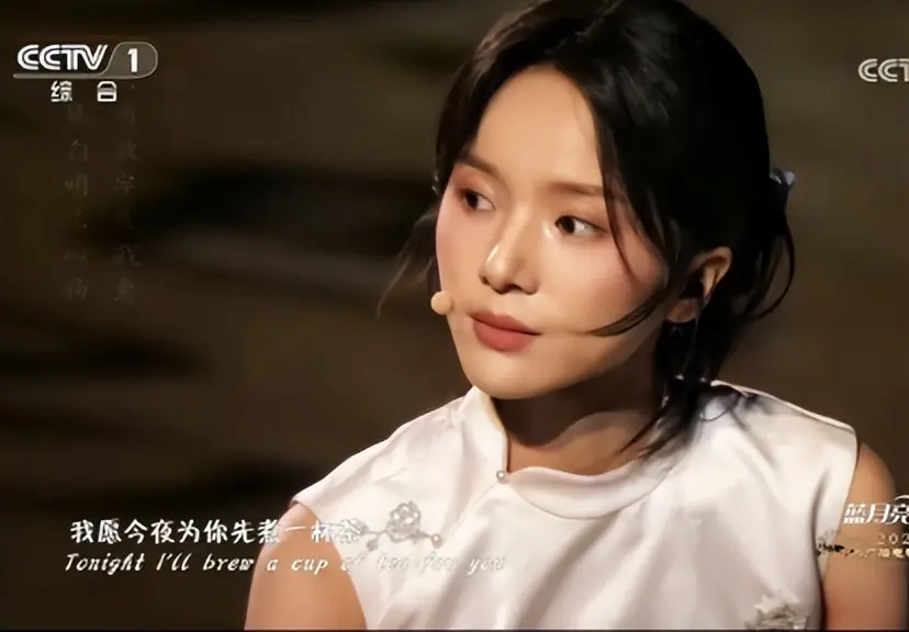 22岁李思潼处女作票房20亿，人民日报又给足排面