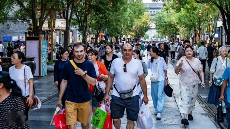 外国游客拖空箱来华爆买, “China Haul”悄然兴起