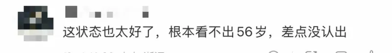 56岁王琳晒健身照,马甲线清晰