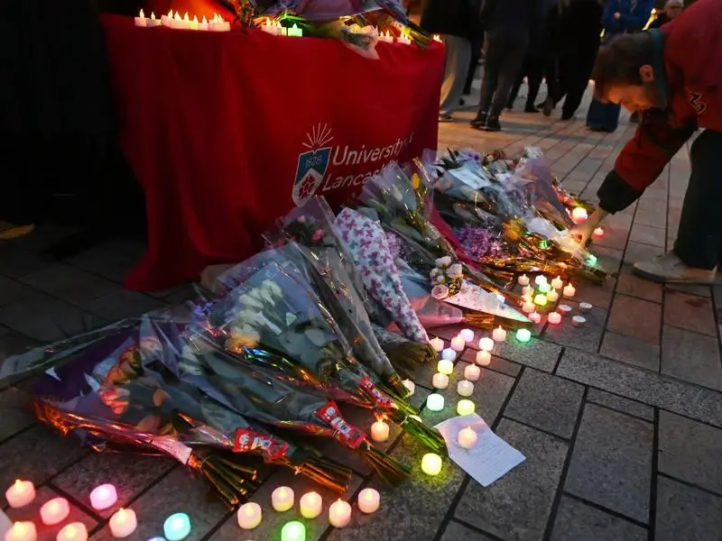20岁英国女大学生遭继父性侵后，被勒死在大学宿舍，恰逢生日当天