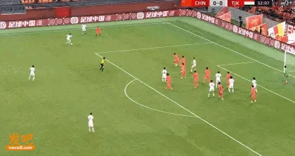 国足0-1不敌塔吉克斯坦 遭遇三连败!韦世豪肘击对手被罚下