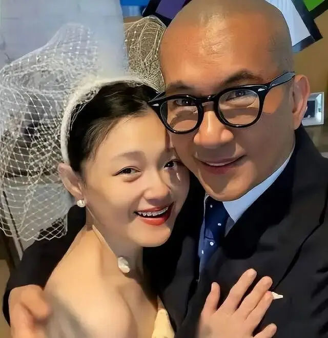 具俊晔在大S墓前痛哭，对记者飙英文....