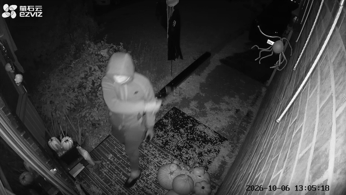 多伦多士嘉堡华人住宅遭锤砸，孩子吓醒