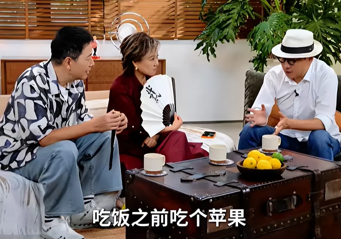 周杰一天只吃一顿饭，56岁未婚没孩子