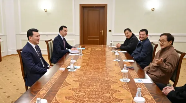 哈萨克斯坦副总统，感谢成龙