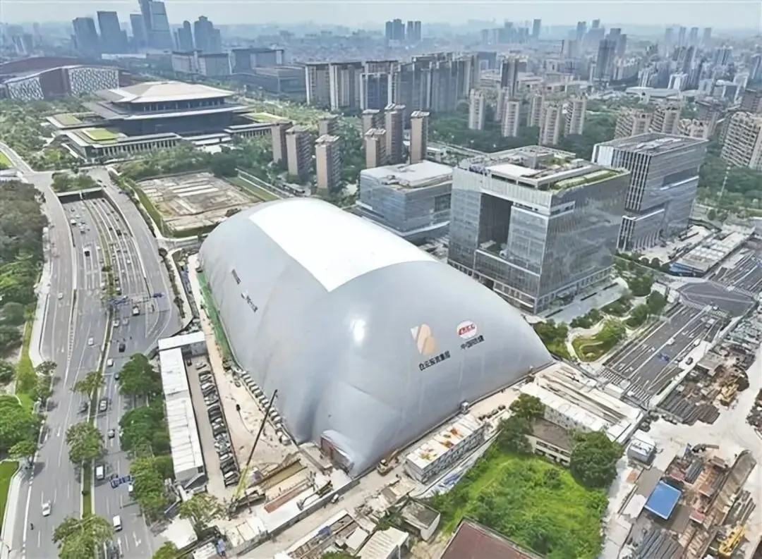 中国城市，为什么突然冒出很多巨型“白色大棚”？
