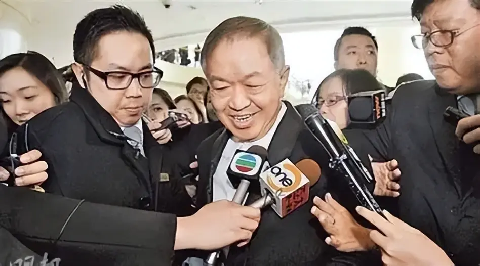日薪62万！李嘉诚背后最牛打工仔，一个电话赚回1000亿