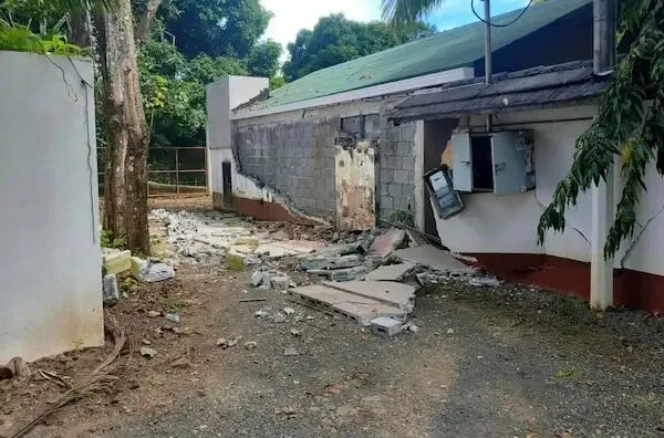 突发! 北美7.7级强震 海啸警报波及9国 楼房倒塌道路开裂 余震超45次!