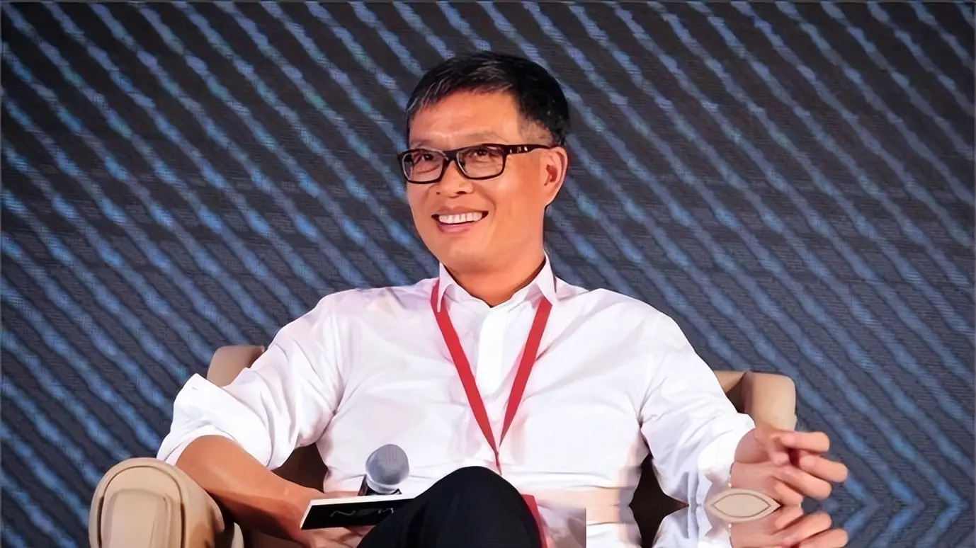 日薪62万！李嘉诚背后最牛打工仔，一个电话赚回1000亿