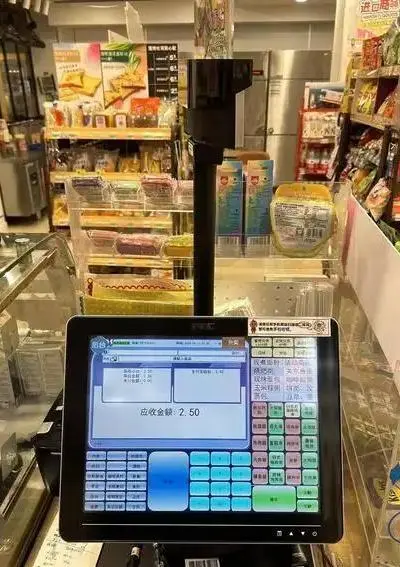 温哥华移民孤独，985硕士超市收银