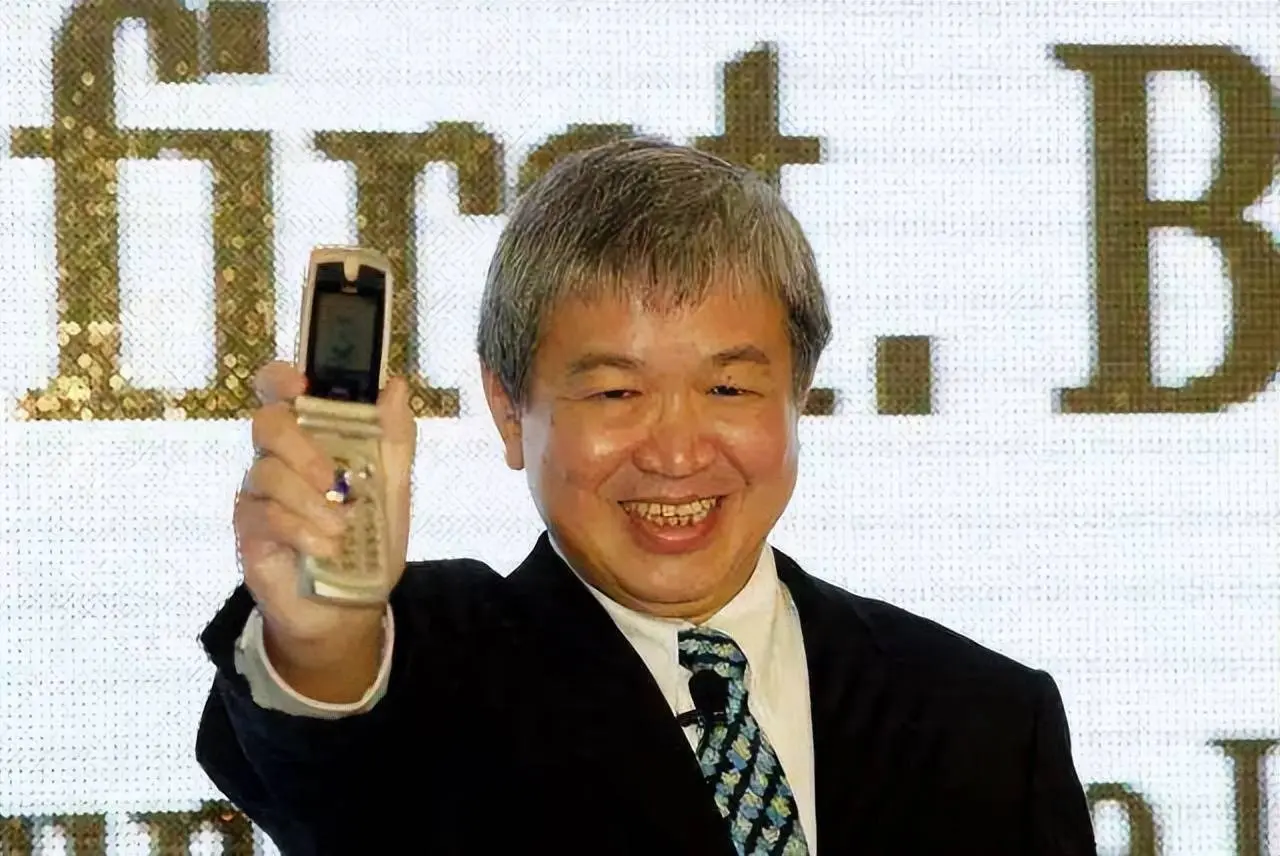 日薪62万！李嘉诚背后最牛打工仔，一个电话赚回1000亿
