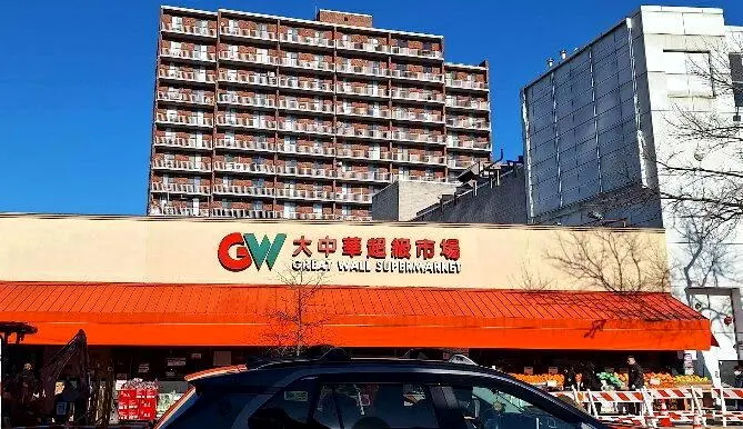 狗不准进店酿枪战 休士顿大中华超市顾客保全驳火 2重伤