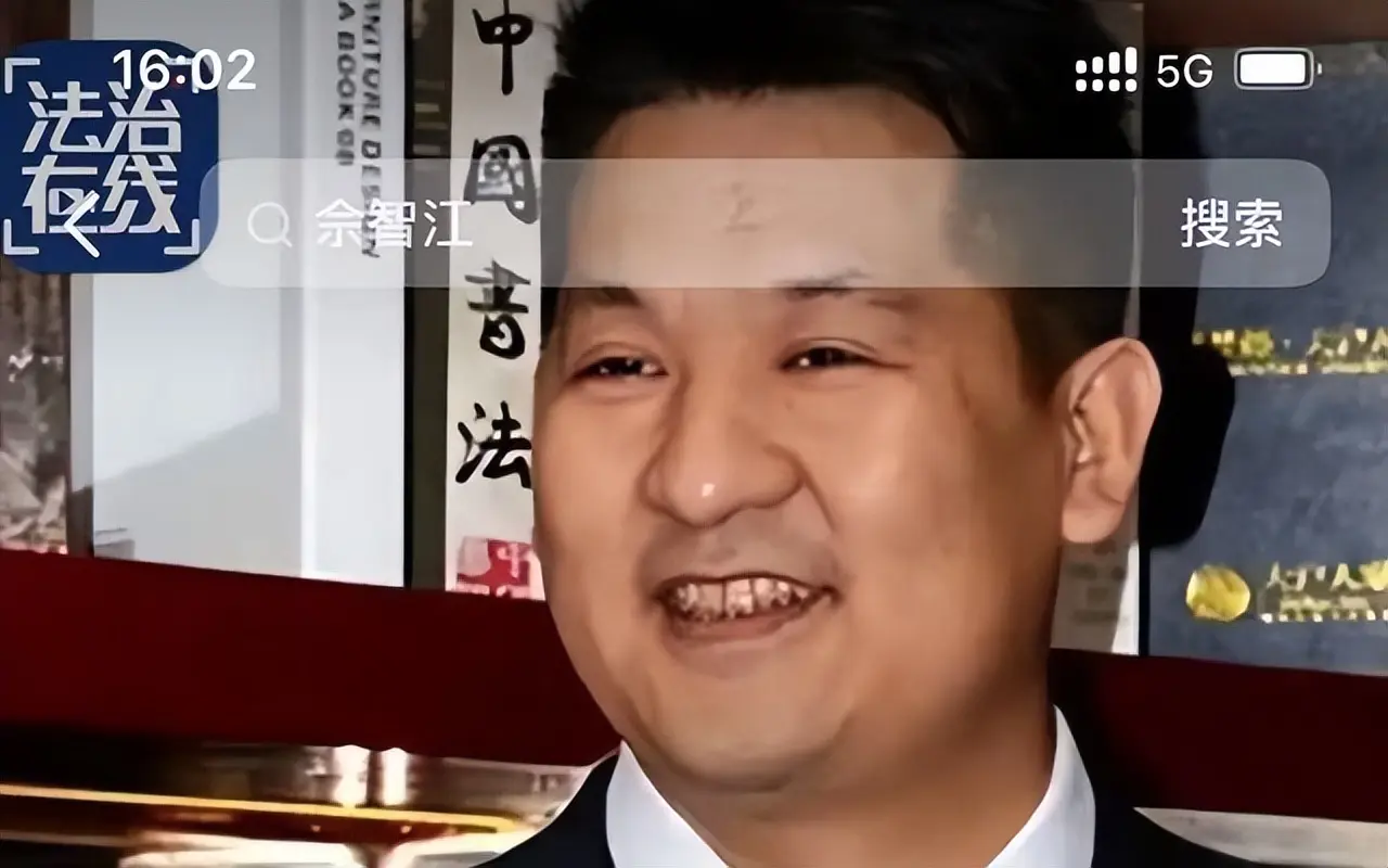 央视再曝赵薇前夫表弟新料，再看那份离婚文件，也太巧了