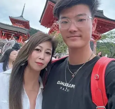 34岁日本小伙娶55岁同学亲妈！全款买别墅表决心