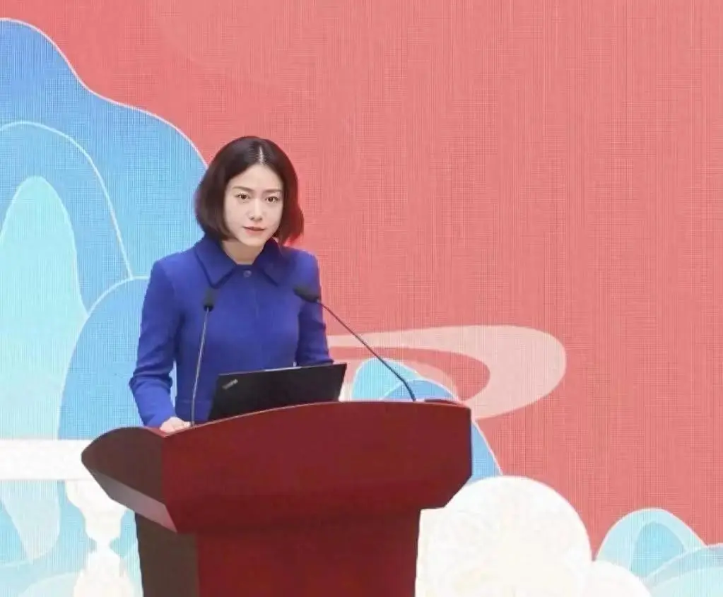 翁帆现身合肥，揭秘杨振宁名字来源