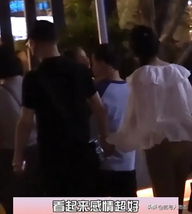 跟汪峰离婚3年后，章子怡获电影节大奖，台上落泪