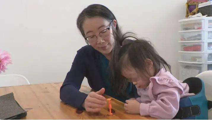 温哥华华人女童患罕见脑炎，父母坚持求医救回