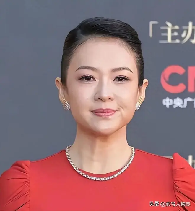 跟汪峰离婚3年后，章子怡获电影节大奖，台上落泪