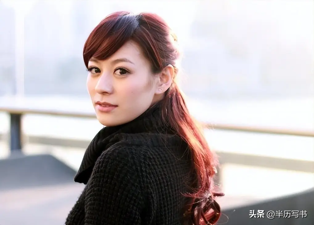 原来她是曹云金前女友，嫁给富商被宠成公主