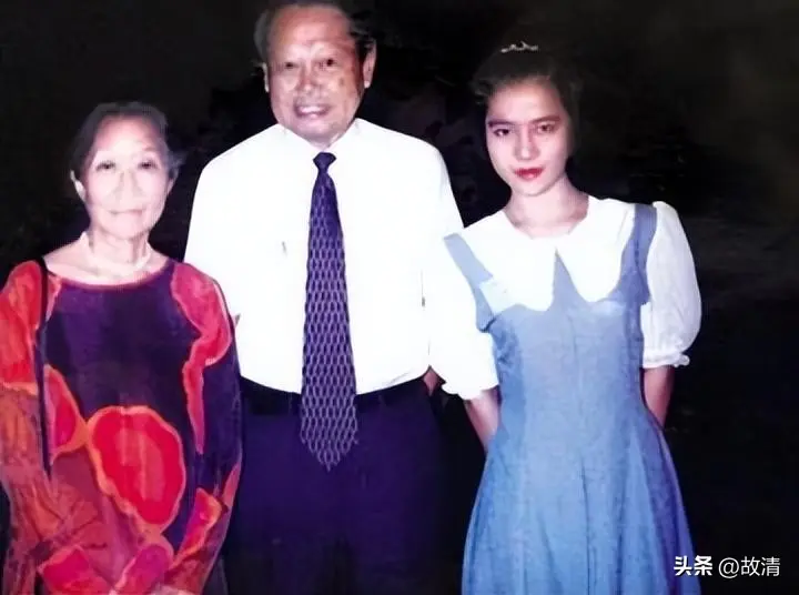 杨振宁去世1年，翁帆首谈感情