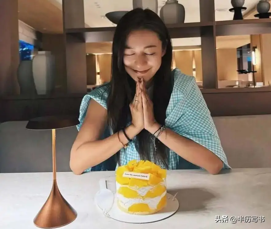 原来她是曹云金前女友，嫁给富商被宠成公主