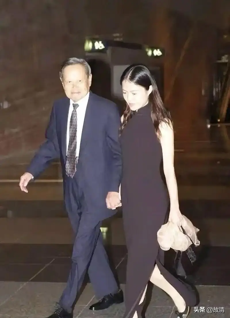 杨振宁去世1年，翁帆首谈感情