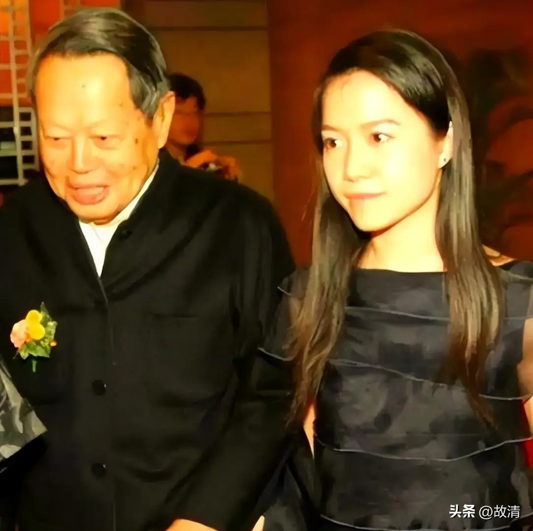 杨振宁去世1年，翁帆首谈感情