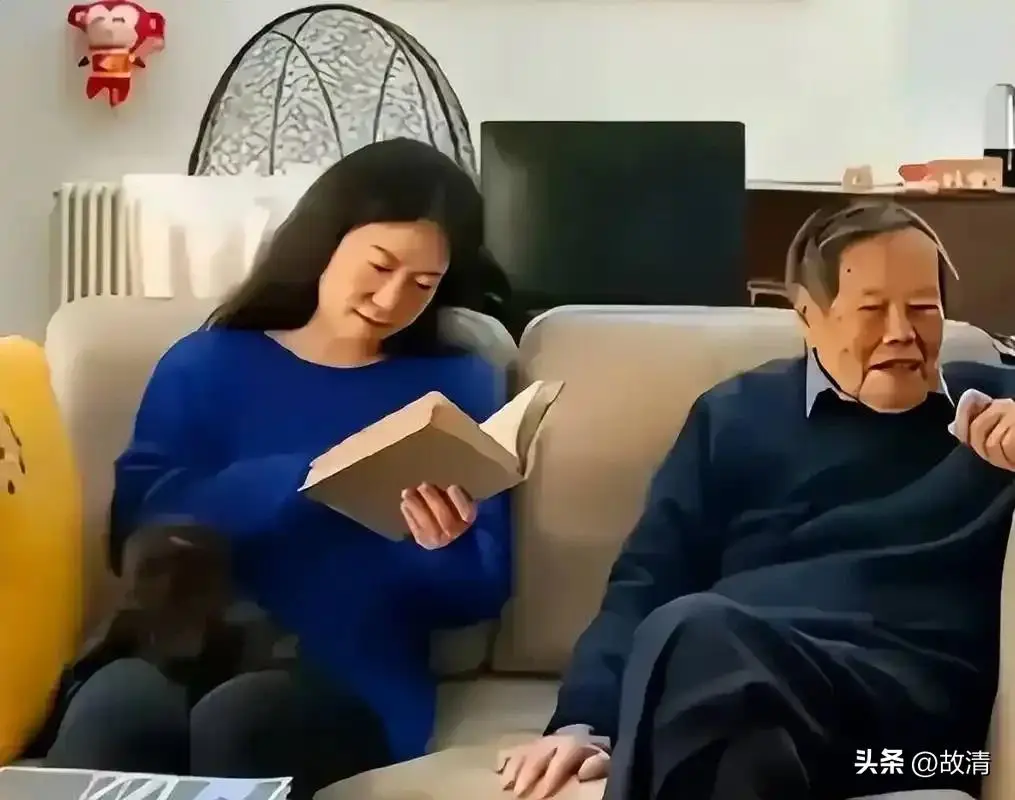 杨振宁去世1年，翁帆首谈感情