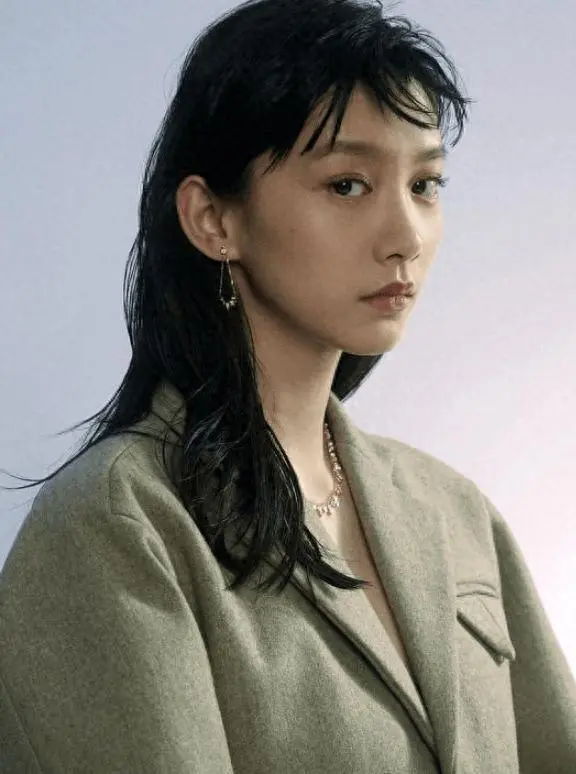 女星公开控诉男记者 因其在采访时调侃女艺人像在坐台