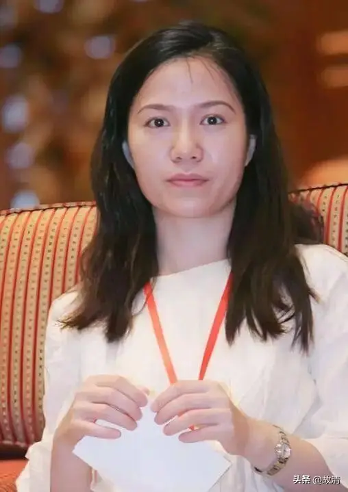 杨振宁去世1年，翁帆首谈感情