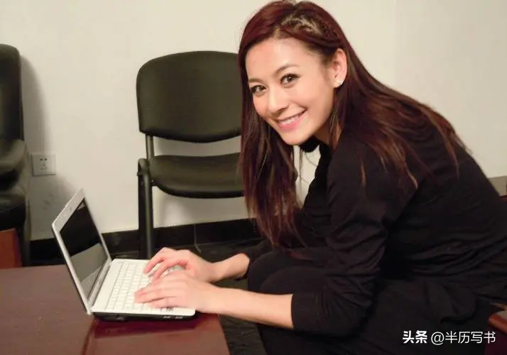 原来她是曹云金前女友，嫁给富商被宠成公主