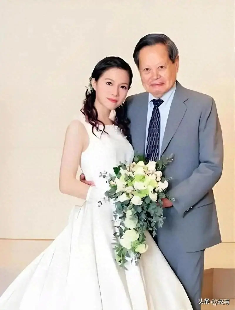 杨振宁去世1年，翁帆首谈感情
