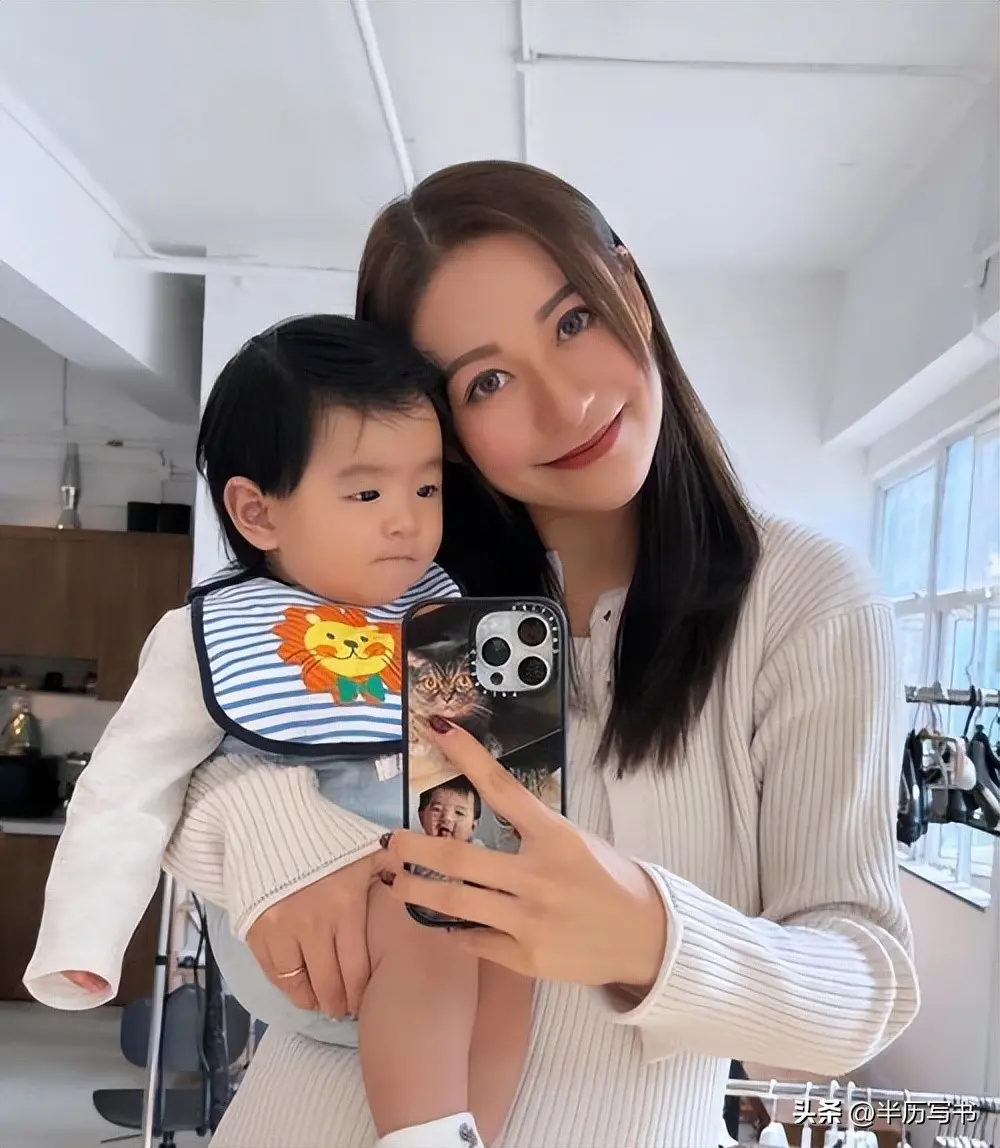 原来她是曹云金前女友，嫁给富商被宠成公主