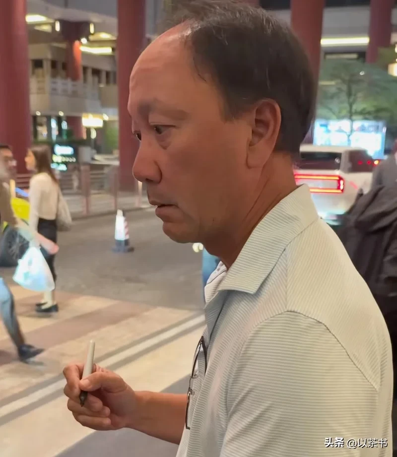 54岁张德培 曾做过洗发水广告的头发秃了