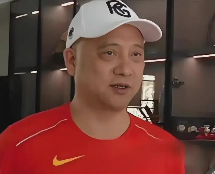 郑钦文父亲卖房辞职，睡在墓地宿舍