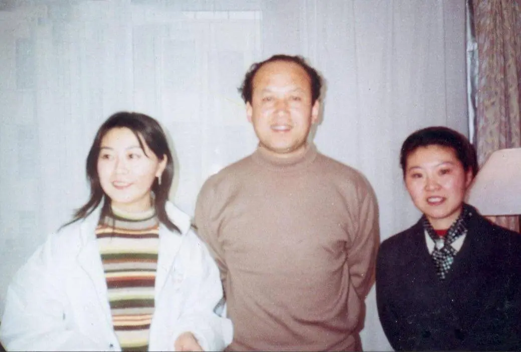 70岁郭达现状：住在西安老小区里养老，老态龙钟