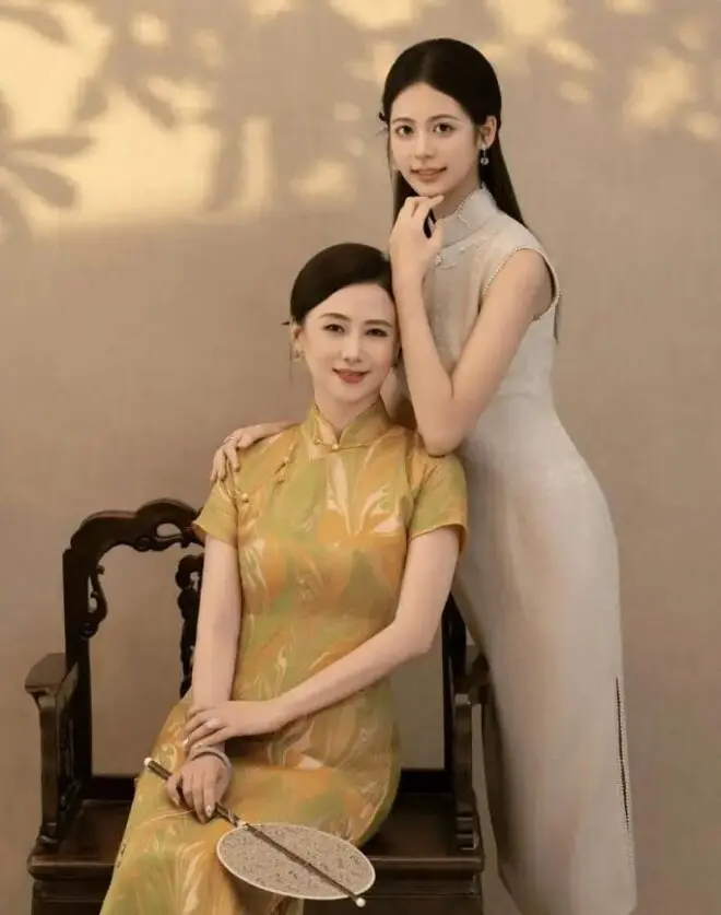 翁虹女儿刘莳19岁生日，考入UCLA成普拉提教练