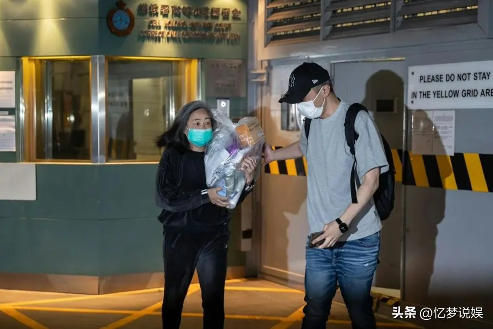 蔡天凤邝港杰是密友，常去澳门赌，曾欲移民英国