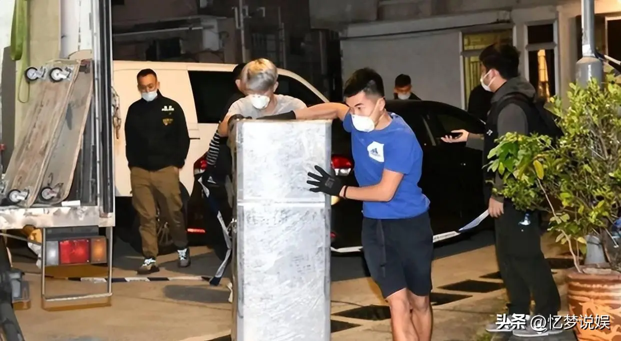 蔡天凤邝港杰是密友，常去澳门赌，曾欲移民英国