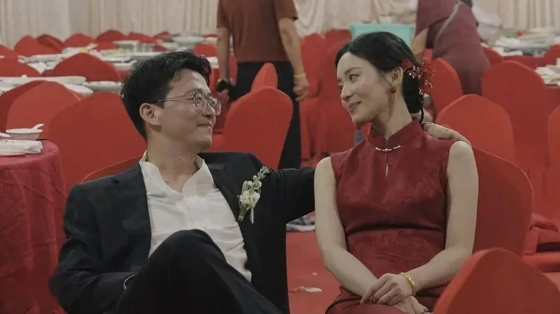 新郎新娘婚礼后送完宾客 深深对视 随后泪崩 这一幕刷屏全网