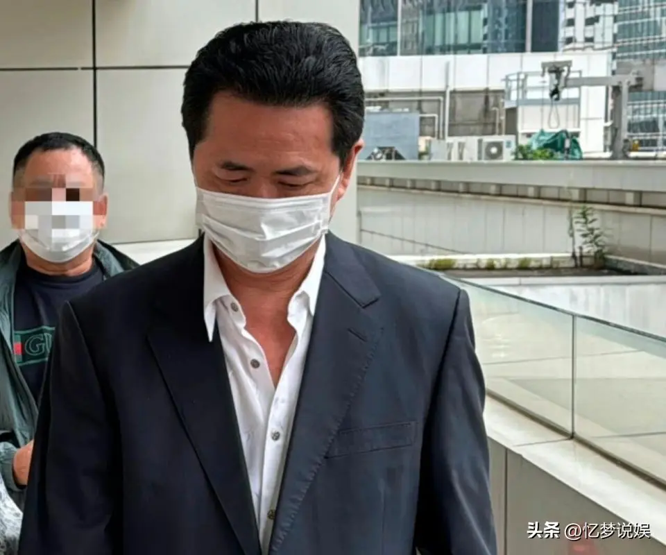 蔡天凤邝港杰是密友，常去澳门赌，曾欲移民英国